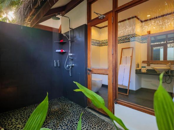 4* Kuramathi - Maldives Package (7 Nights)