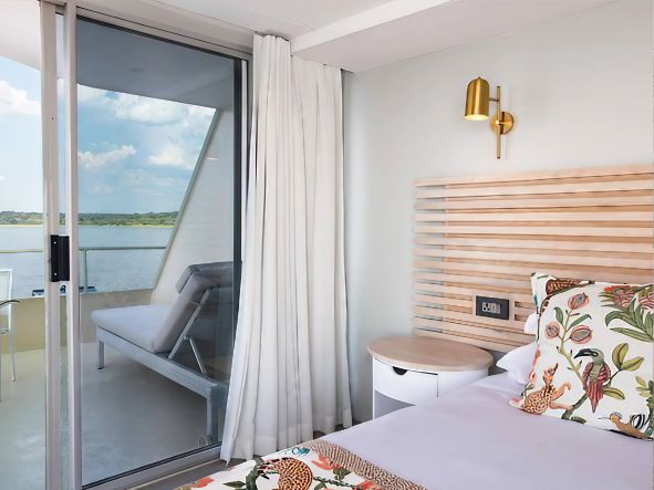 5* Zambezi Queen Safari Boat - 3 Night Package