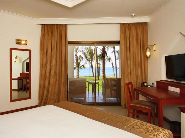 4* Sea Cliff Resort & Spa - Zanzibar Package (7 Nights)