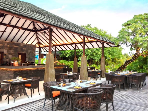 4* Adaaran Select Meedhupparu - Maldives Package (7 Nights)
