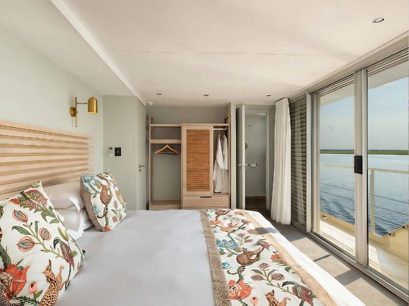 5* Zambezi Queen Safari Boat - 3 Night Package