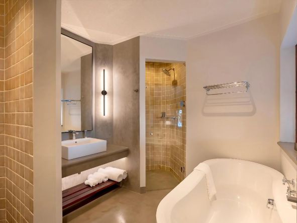 4* David Livingstone Safari Lodge & Spa - Livingstone Package (3 Nights)