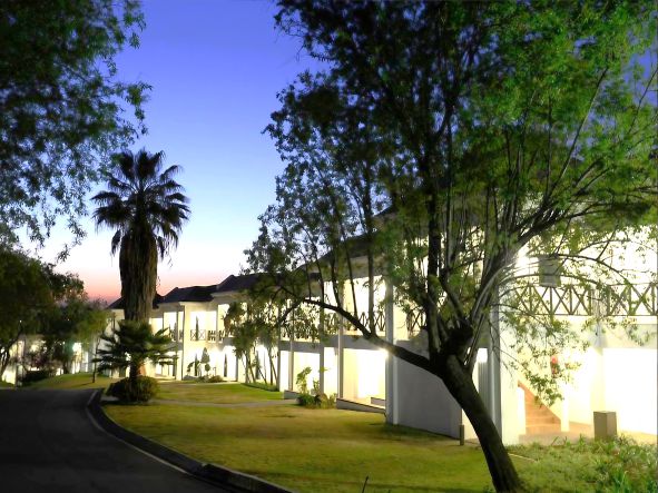 4* Indaba Hotel & Chiefs Boma African Themed Restaurant Buffet Dinner